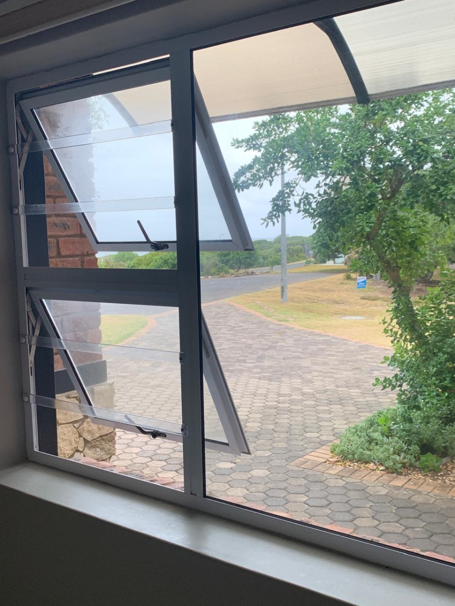 4 Bedroom Property for Sale in Stilbaai Oos Western Cape